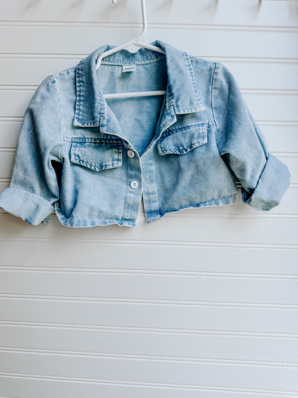 Light Blue Cropped Denim Jacket for Kids. 2t cropped denim jacket with buttons.